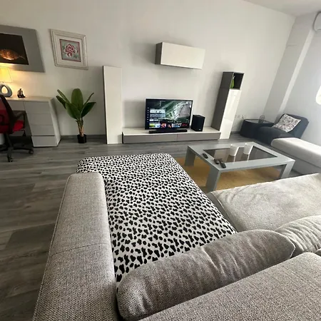 Sea Front Spacious شقة سليمة