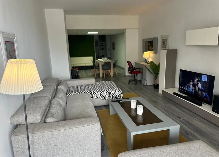 Sea Front Spacious 公寓 *