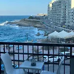 Sea Front Apartamento *