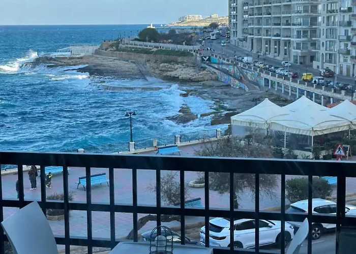 Sea Front Spacious Apartmán *